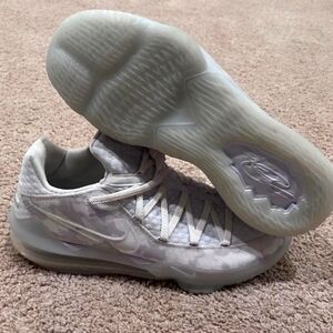 Nike Air LeBron XVII 17 low basketball shoes white platinum camo camouflage 12.5